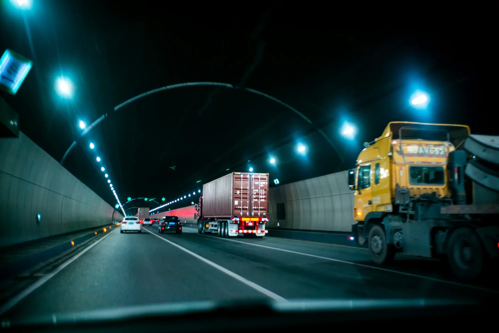 Railway Cargo vs Road Cargo – Which Is Better?