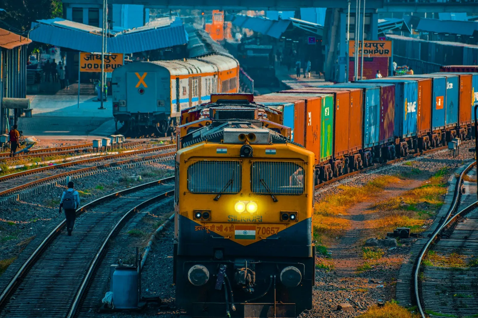 New Delhi to Varanasi freight service